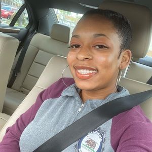 Meet your Posher, Raejoia